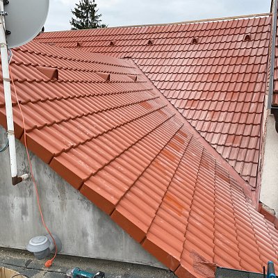 Šikmá střecha rodinného domu po rekonstrukci